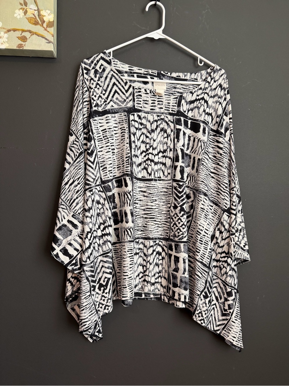 Chico's Black & White Patterned Poncho Sleeved Top. L/XL
